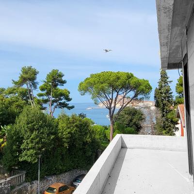 Les House 3